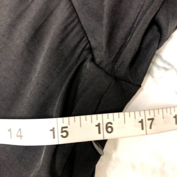 Banana Republic Silky Black Blouse Size XS NWT - Picture 4 of 6